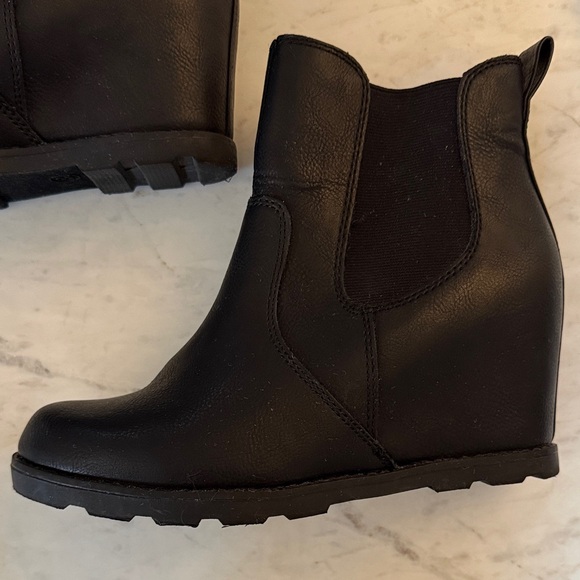Universal Thread Black Wedge Boots - Picture 2 of 6